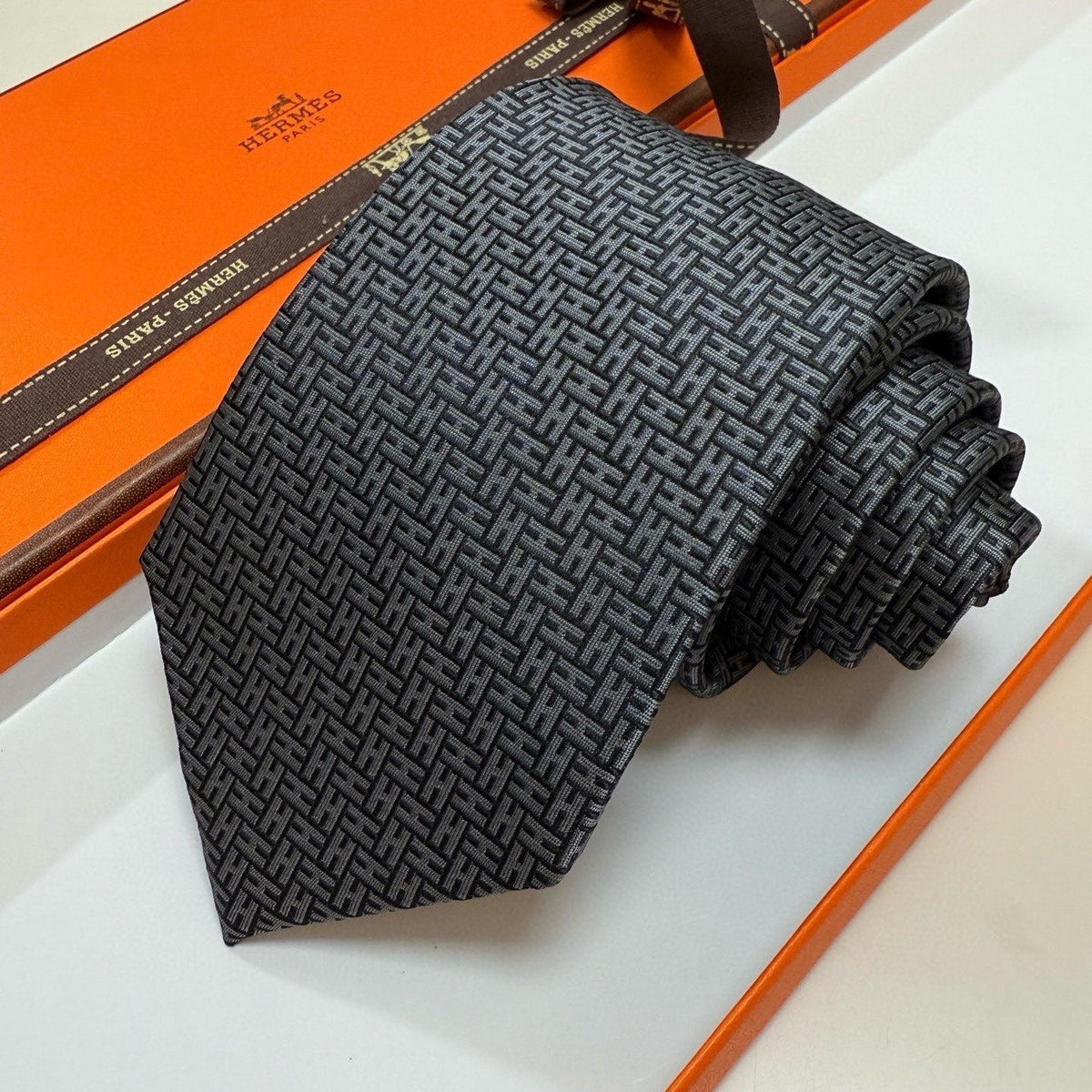 Hermès Style Men's Textured Silk Tie