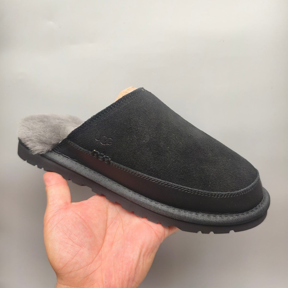 Black Ultra-Lightweight Fluffy Men’s Slippers — New Arrival | In Stock