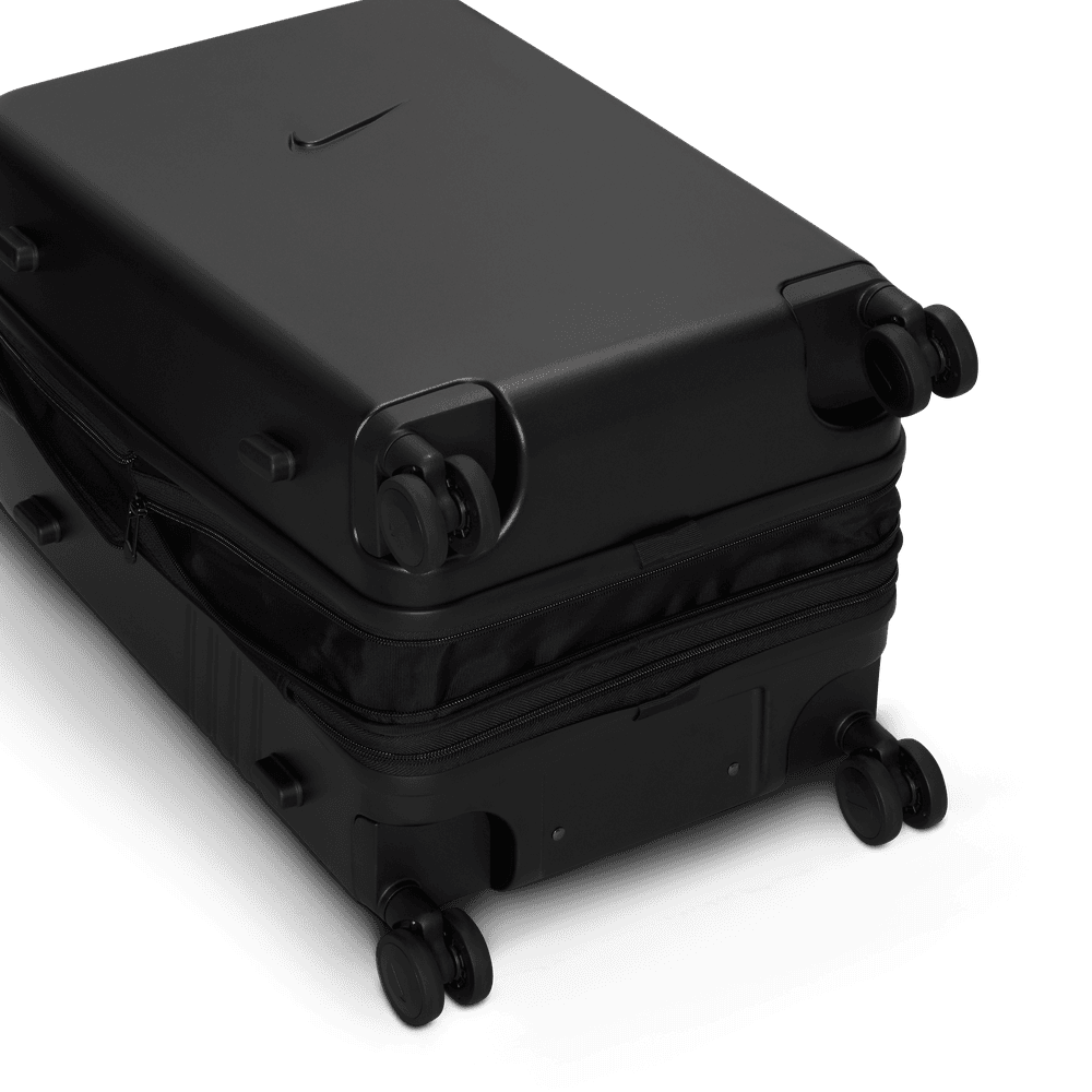Nike 22 IN Hardshell Luggage