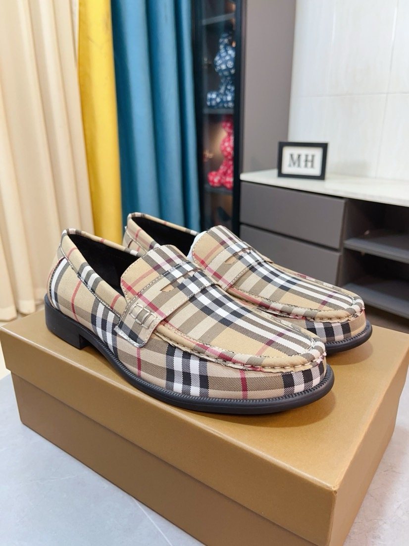 Burberry Men's Beige Check Plaid Loafers