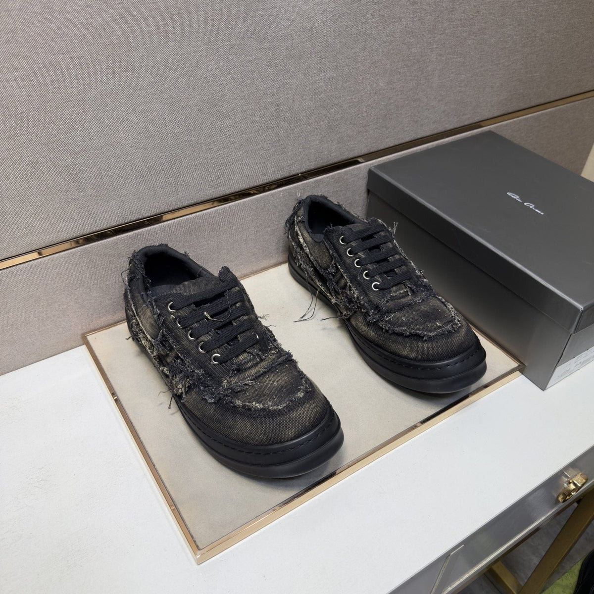 Men's Black & Charcoal Distressed Low-Top Sneakers