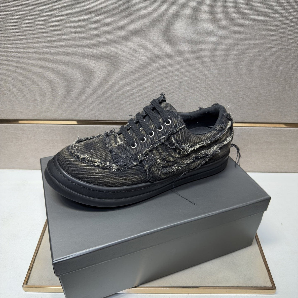 Men's Black & Charcoal Distressed Low-Top Sneakers