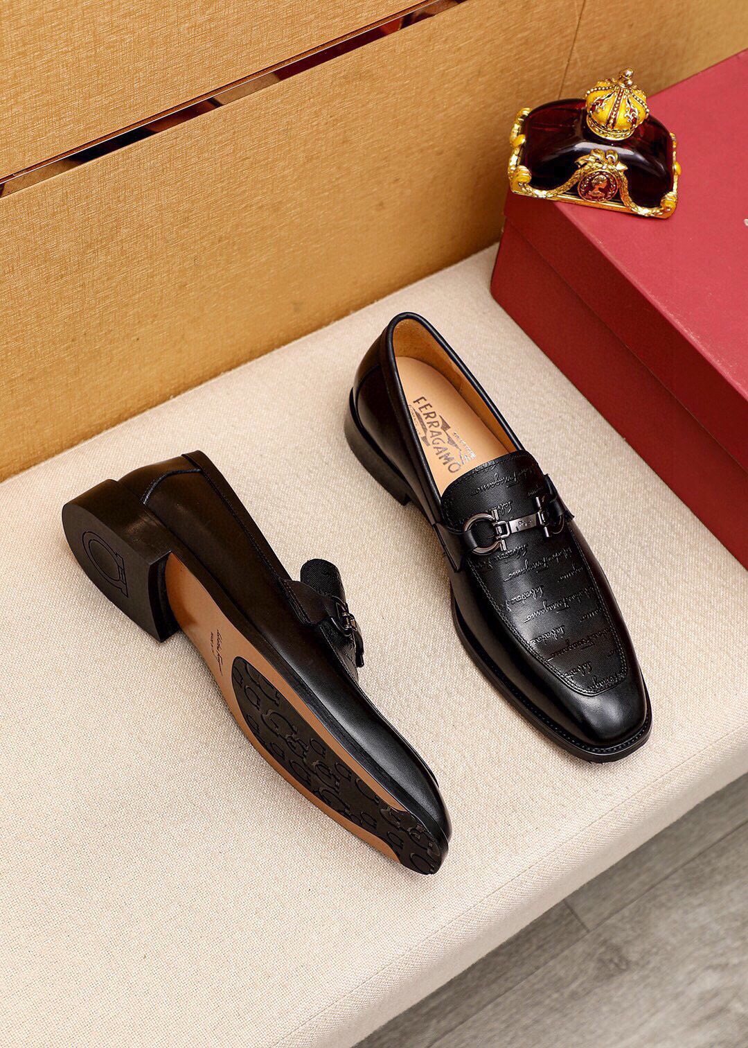 Ferragamo Men's Textured Leather Loafers - Low-Profile Sole